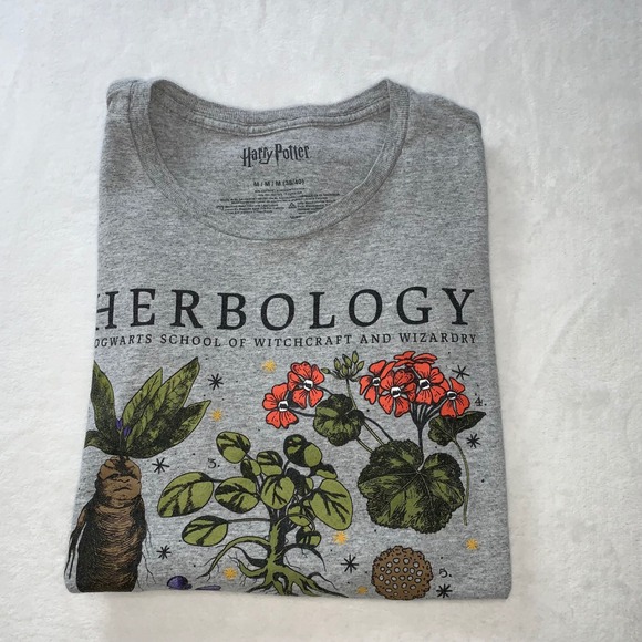 Harry Potter Other - Harry potter Hogwarts herbology‎ gray crew neck tee t-shirt size medium men's